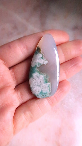 Flower Agate Palm Stone