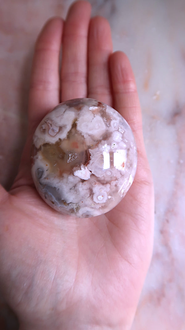 Large Flower Agate Palm Stone