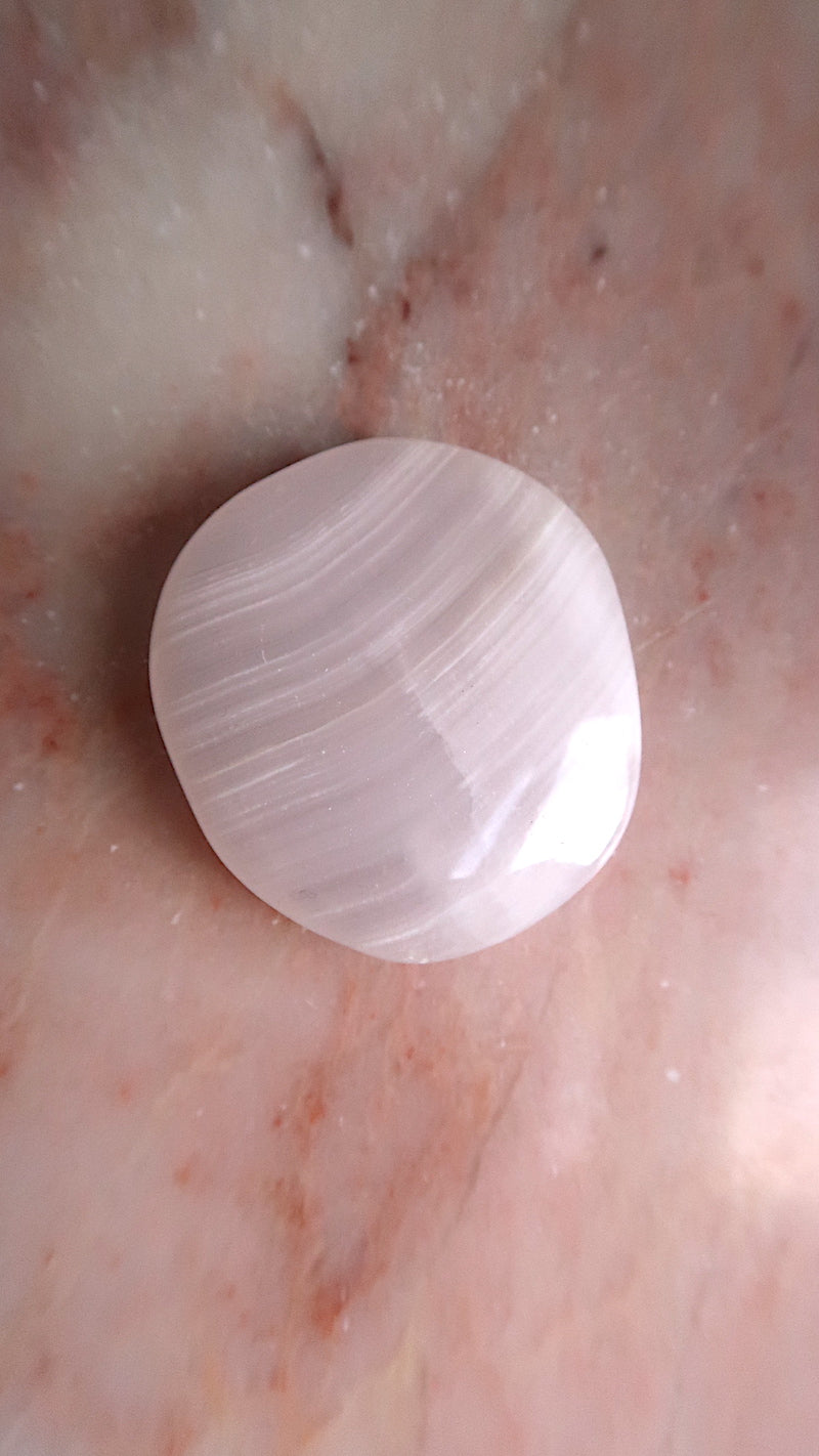 Mangano Calcite Palm Stone