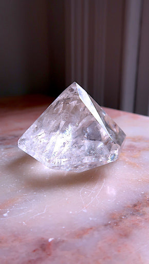 Clear Quartz Diamond (rainbow flash)