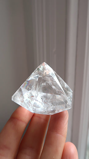 Clear Quartz Diamond (rainbow flash)