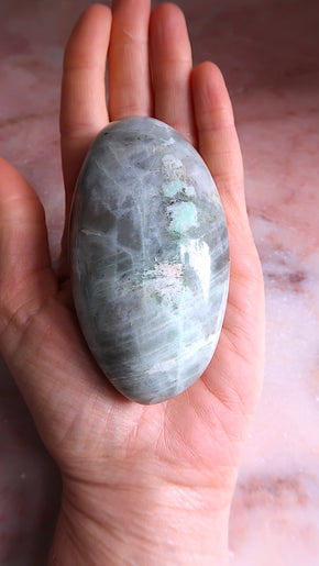 Garnierite Palm Stone