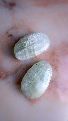 Pistacchio Calcite Palm Stone