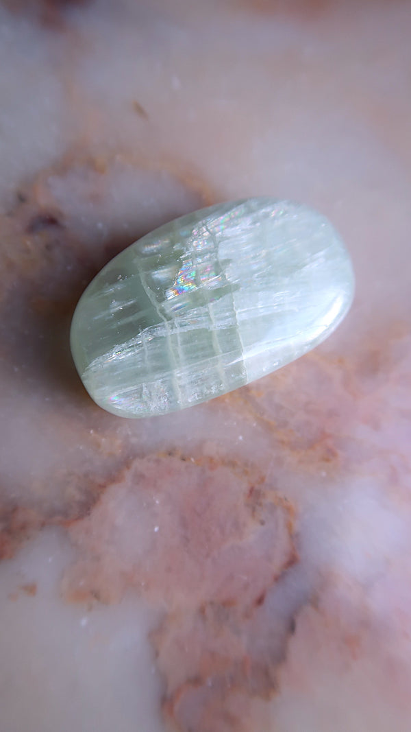 Pistacchio Calcite Palm Stone