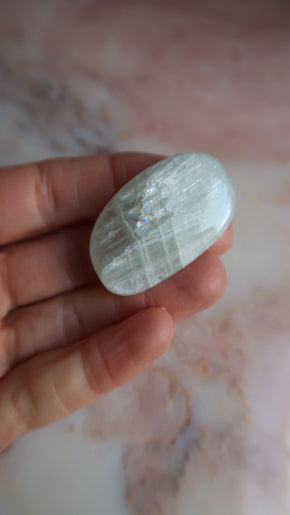 Pistacchio Calcite Palm Stone
