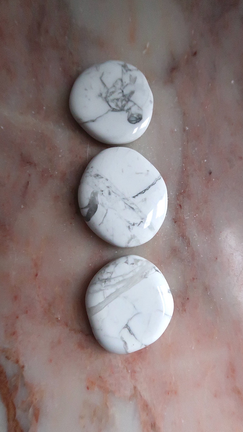 Howlite Palm Stone