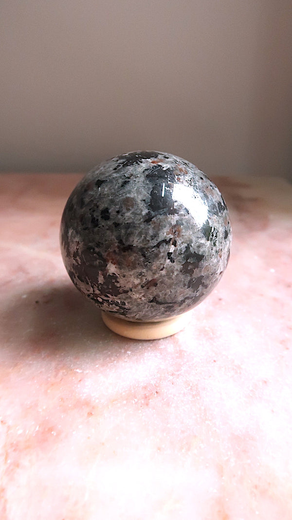 Yooperlite Sphere (fluorescent)
