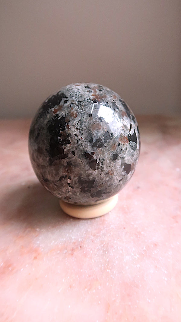 Yooperlite Sphere (fluorescent)