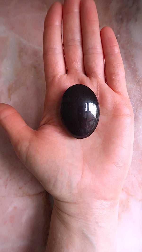 Star Garnet Palm Stone